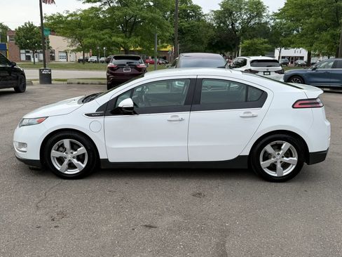 Used 2013 Chevrolet Volt Premium w/ Premium Trim Package FWD image 2