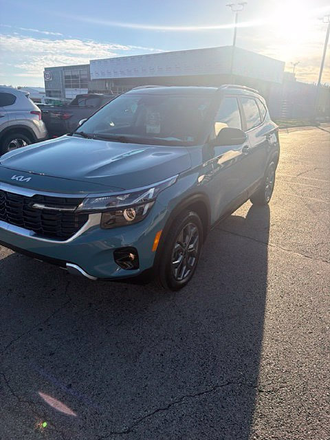 Used 2024 Kia Seltos S AWD/4WD image 3