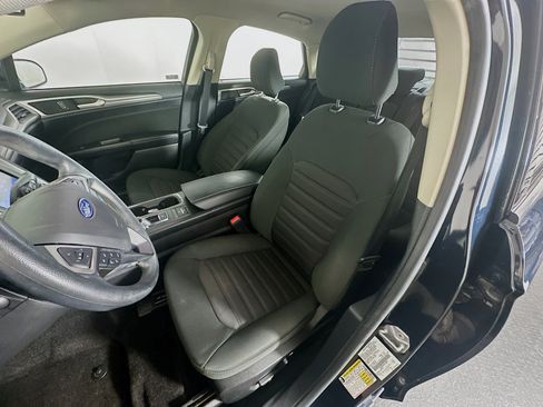 Used 2020 Ford Fusion SE FWD image 13