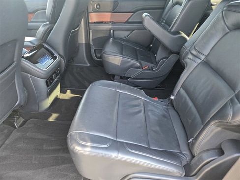 Used 2024 Lincoln Navigator Reserve image 14