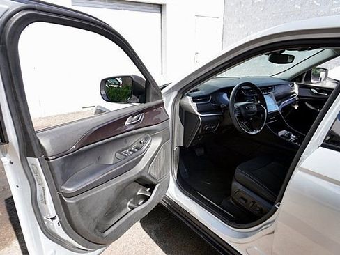 Used 2023 Jeep Grand Cherokee L Laredo RWD image 36