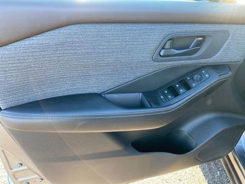 Used 2022 Nissan Rogue S AWD/4WD image 14