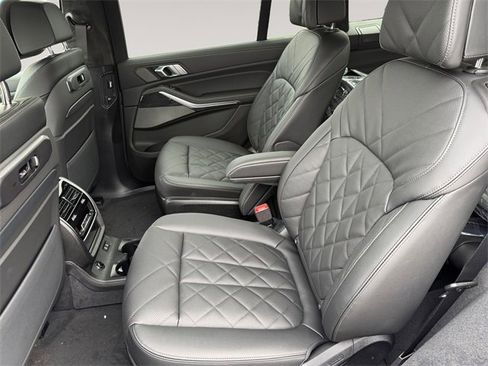 New 2026 BMW X7 xDrive40i image 13