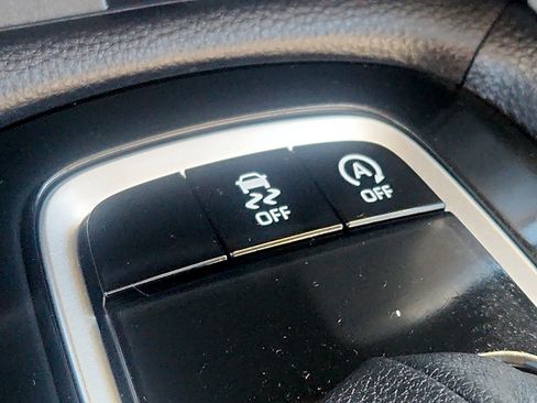 Used 2025 Toyota Corolla Cross LE image 24