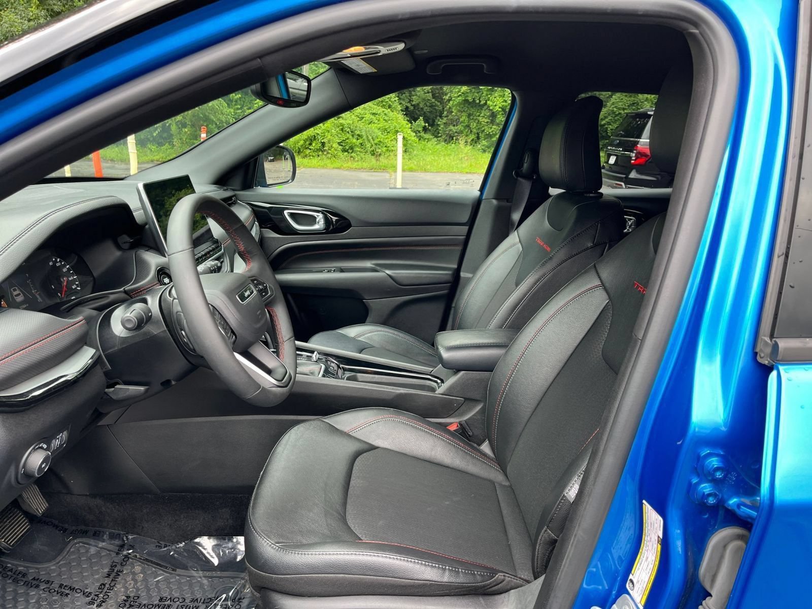 Used 2025 Jeep Compass Trailhawk AWD/4WD image 29