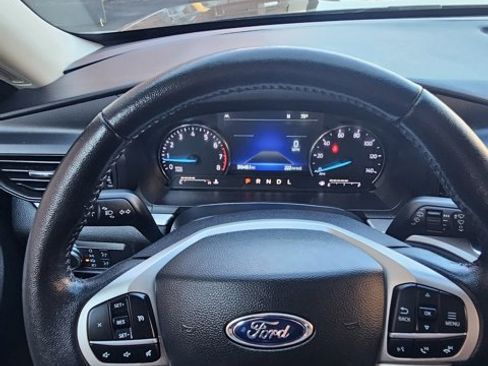 Certified 2022 Ford Explorer XLT w/ Class IV Trailer Tow Package image 18