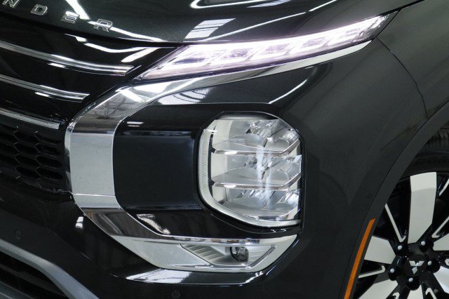 New 2026 Mitsubishi Outlander SE FWD image 2