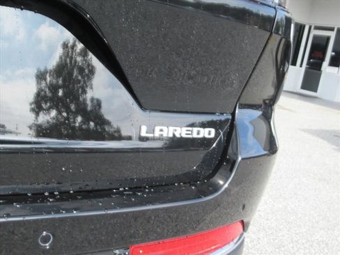 New 2025 Jeep Grand Cherokee Laredo image 8