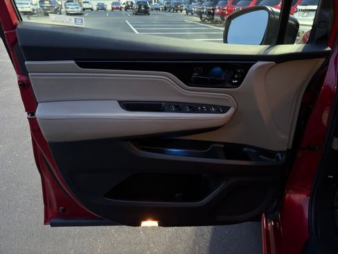 Used 2023 Honda Odyssey Touring image 11