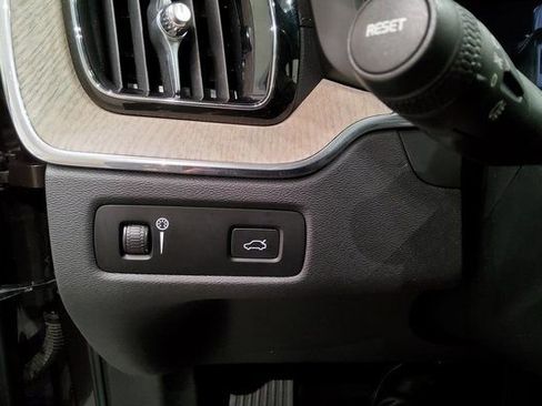 Used 2022 Volvo XC60 B5 Inscription w/ Advanced Package image 30