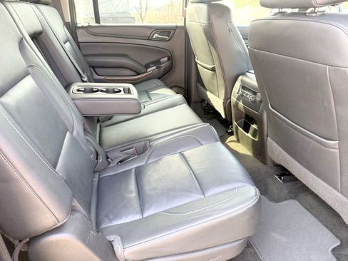 Used 2018 Chevrolet Suburban LT image 34