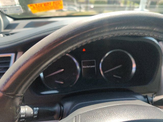 Used 2014 Toyota Highlander XLE FWD image 18