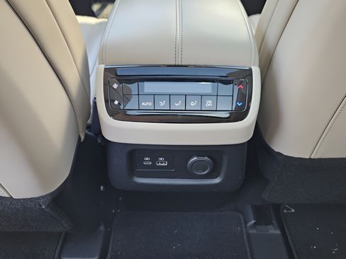 Used 2024 INFINITI QX60 Luxe w/ Vision Package AWD/4WD image 11