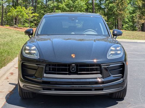 Certified 2025 Porsche Macan AWD/4WD image 34