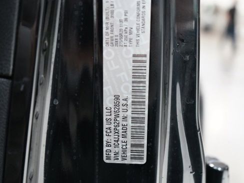 Used 2023 Jeep Wrangler Unlimited Sahara image 32