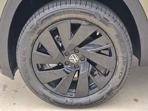 New 2026 Volkswagen Atlas SE FWD image 8