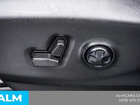 Used 2025 Chrysler Pacifica Limited FWD image 53