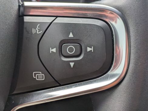 Used 2022 Volvo XC40 T5 R-Design w/ Advanced Package image 16