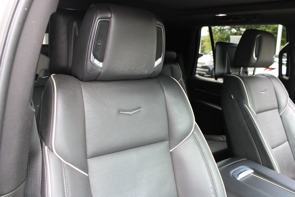 Used 2021 Cadillac Escalade Premium Luxury AWD/4WD image 28