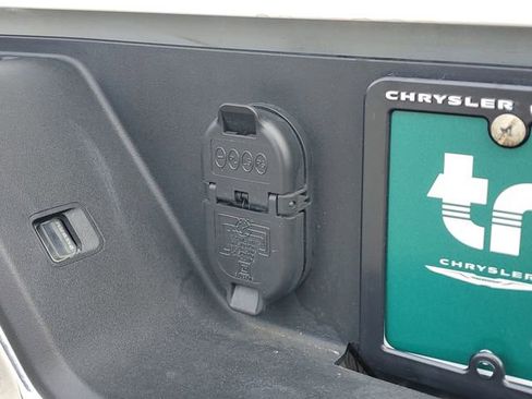 Used 2024 Chevrolet Silverado 1500 LT image 9