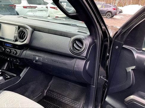 Certified 2021 Toyota Tacoma TRD Off-Road image 16