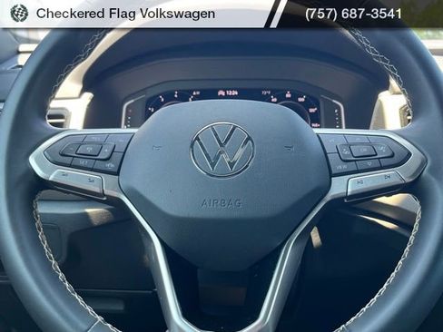 Used 2022 Volkswagen Atlas Cross Sport SE FWD image 34
