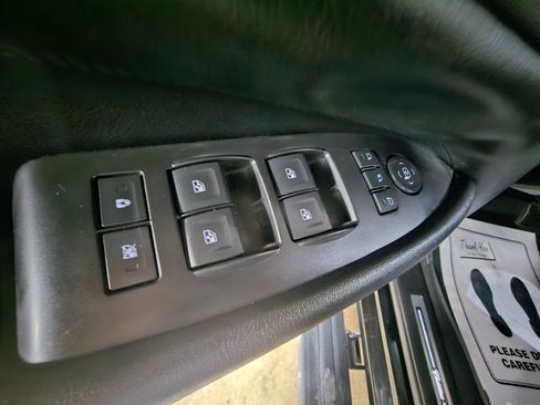 Used 2015 Cadillac Escalade ESV Premium image 33