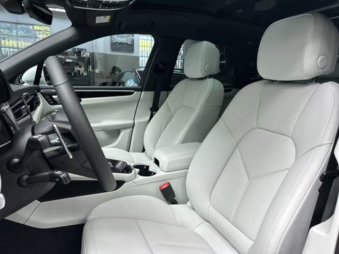 New 2026 Porsche Macan AWD/4WD image 5