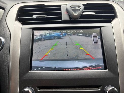 Used 2018 Ford Fusion SE w/ Fusion SE Technology Package FWD image 32