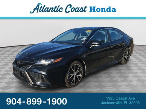 Used 2023 Toyota Camry SE image 1