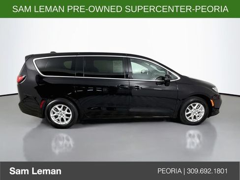 Used 2025 Chrysler Pacifica Select FWD image 8