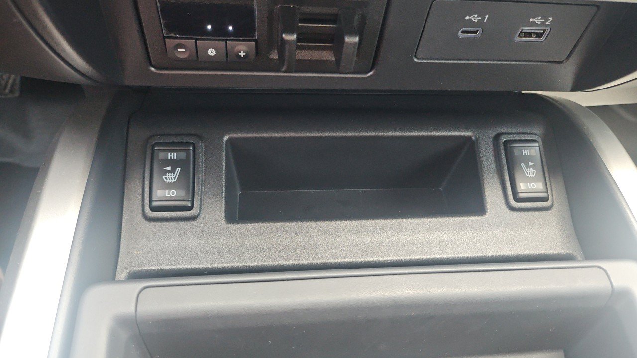 Used 2024 Nissan Titan SV w/ SV Convenience Package RWD image 20
