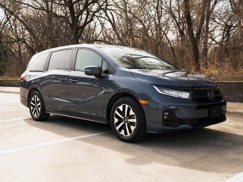 Certified 2025 Honda Odyssey EX-L image 2