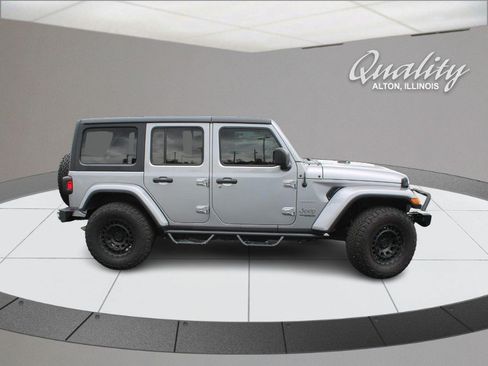 Used 2021 Jeep Wrangler Unlimited Sahara AWD/4WD image 3