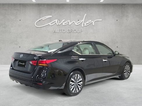 Used 2024 Nissan Altima 2.5 SV image 16
