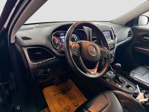 Used 2019 Jeep Cherokee Latitude Plus AWD/4WD image 10