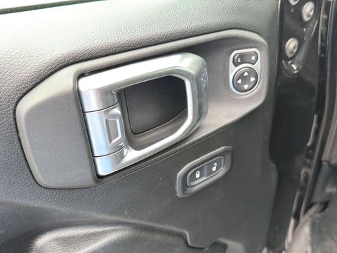 Used 2019 Jeep Wrangler Unlimited Rubicon AWD/4WD image 32