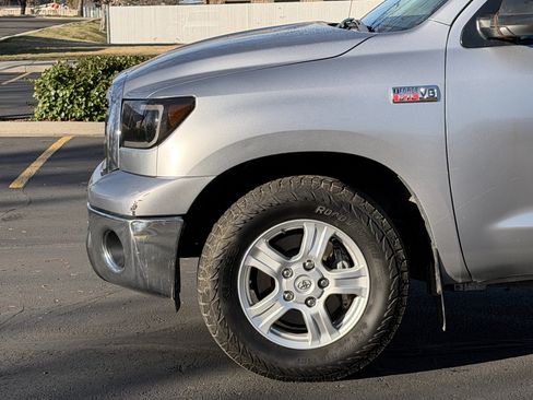 Used 2010 Toyota Tundra 4x4 CrewMax image 11