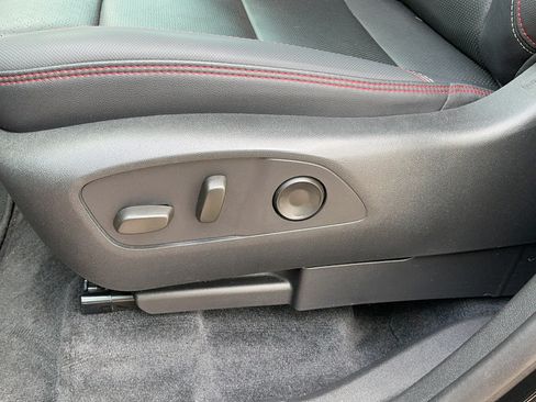 Used 2024 Chevrolet Traverse RS FWD image 19