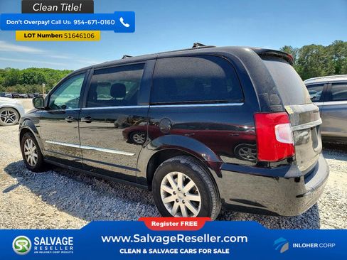 Used 2014 Chrysler Town & Country Touring FWD image 3
