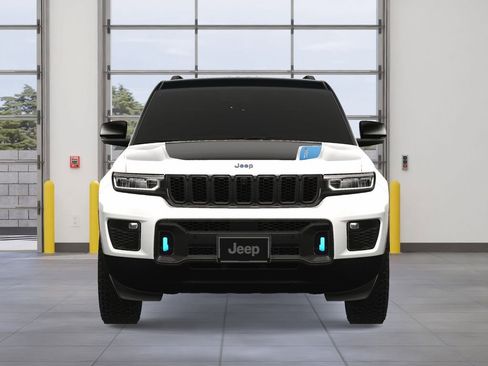 New 2024 Jeep Grand Cherokee Trailhawk w/ Advanced Protech Group II AWD/4WD image 10