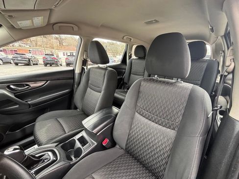 Used 2017 Nissan Rogue S image 19