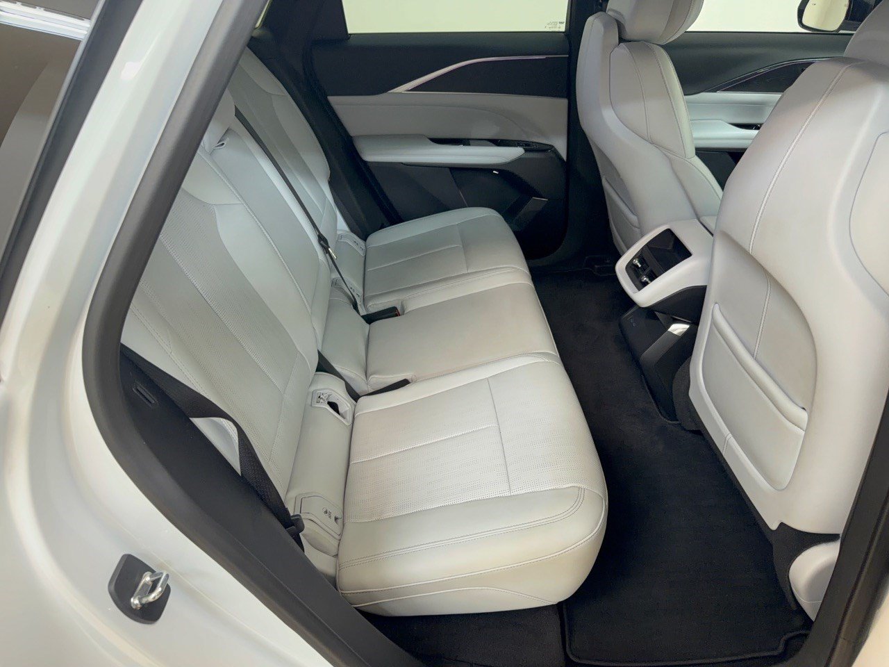 Certified 2024 Cadillac Lyriq Sport w/ LPO, Floor Liner Package AWD/4WD image 29