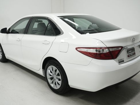 Used 2016 Toyota Camry LE FWD image 6