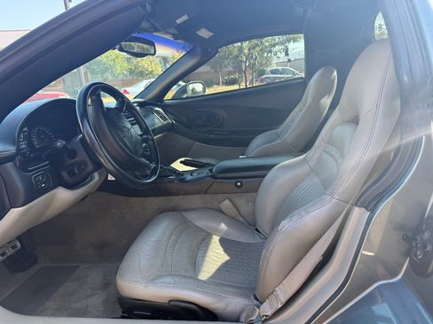 Used 2003 Chevrolet Corvette Coupe w/ Preferred Equipment Group RWD image 13