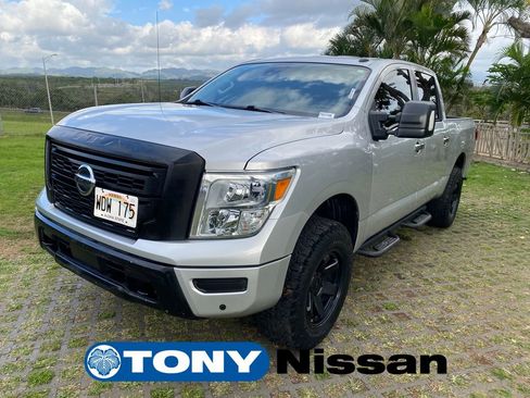 Used 2021 Nissan Titan SV w/ SV Convenience Package image 3