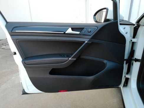 Used 2017 Volkswagen GTI SE FWD image 13