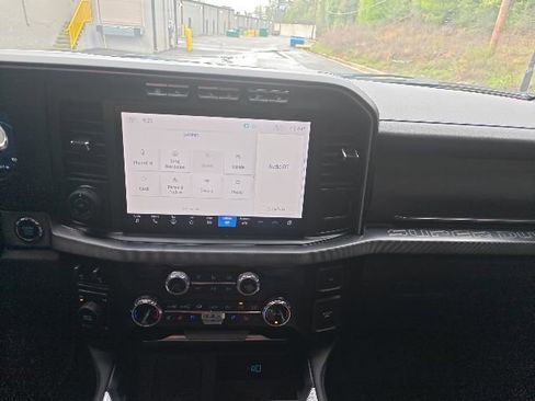 Used 2024 Ford F250 Platinum image 9