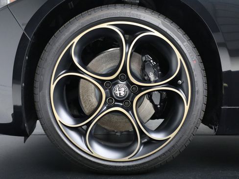 New 2025 Alfa Romeo Giulia Intensa w/ Driving Assist Package image 27