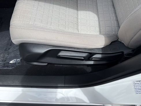 Certified 2024 Honda HR-V LX image 17
